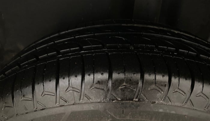 2015 Volkswagen Polo TRENDLINE 1.2L PETROL, Petrol, Manual, 60,768 km, Left Rear Tyre Tread