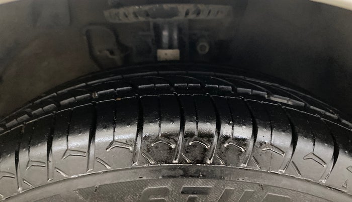 2015 Volkswagen Polo TRENDLINE 1.2L PETROL, Petrol, Manual, 60,768 km, Right Front Tyre Tread