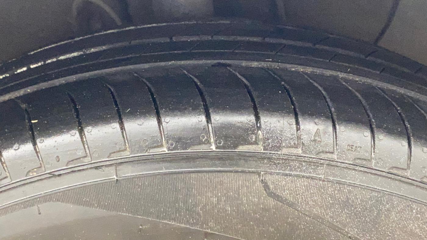 2018 Hyundai Elite i20 ASTA 1.2  CVT, Petrol, Automatic, 67,167 km, Right Front Tyre Tread
