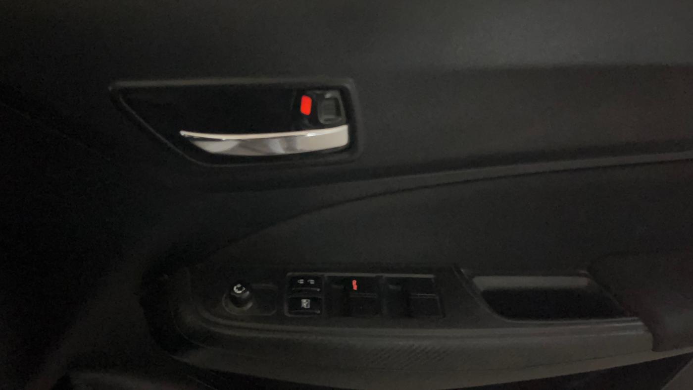 2020 Maruti Swift VXI, CNG, Manual, 96,007 km, Driver Side Door Panels Control