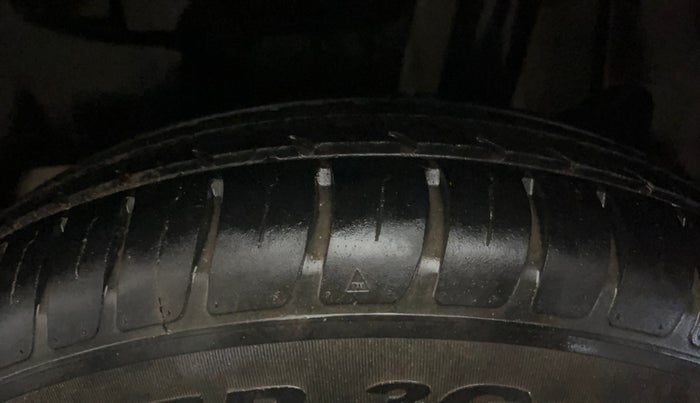 2020 Maruti Swift VXI, CNG, Manual, 95,990 km, Left Rear Tyre Tread