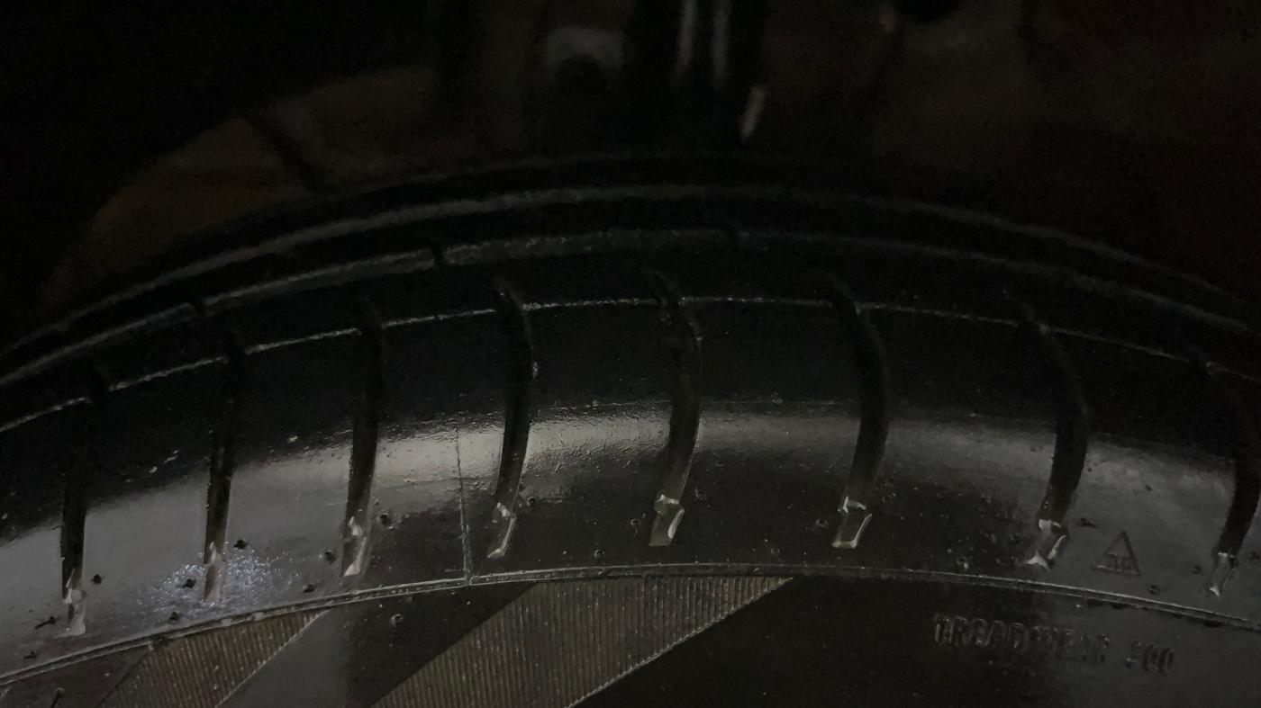 2020 Maruti Swift VXI, CNG, Manual, 96,007 km, Left Front Tyre Tread