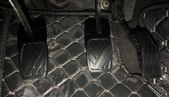 2020 Maruti Swift VXI, CNG, Manual, 95,990 km, Pedals