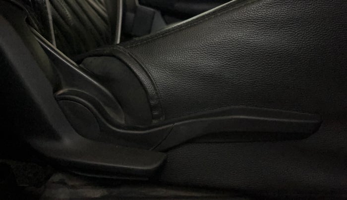 2020 Maruti Swift VXI, CNG, Manual, 95,990 km, Driver Side Adjustment Panel