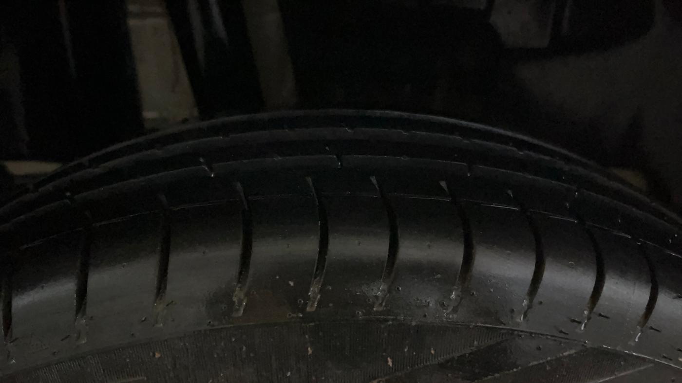 2020 Maruti Swift VXI, CNG, Manual, 96,007 km, Right Rear Tyre Tread