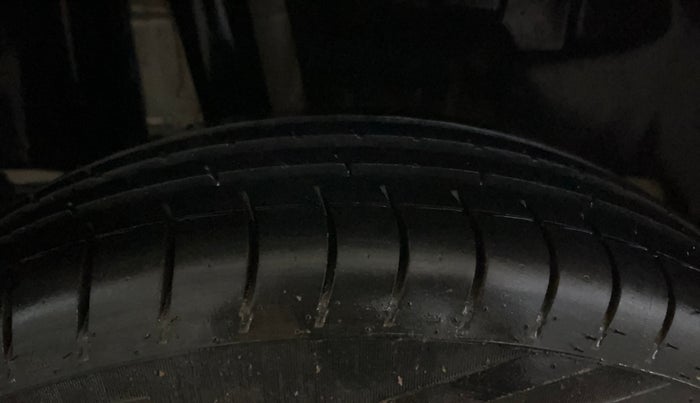 2020 Maruti Swift VXI, CNG, Manual, 95,990 km, Right Rear Tyre Tread
