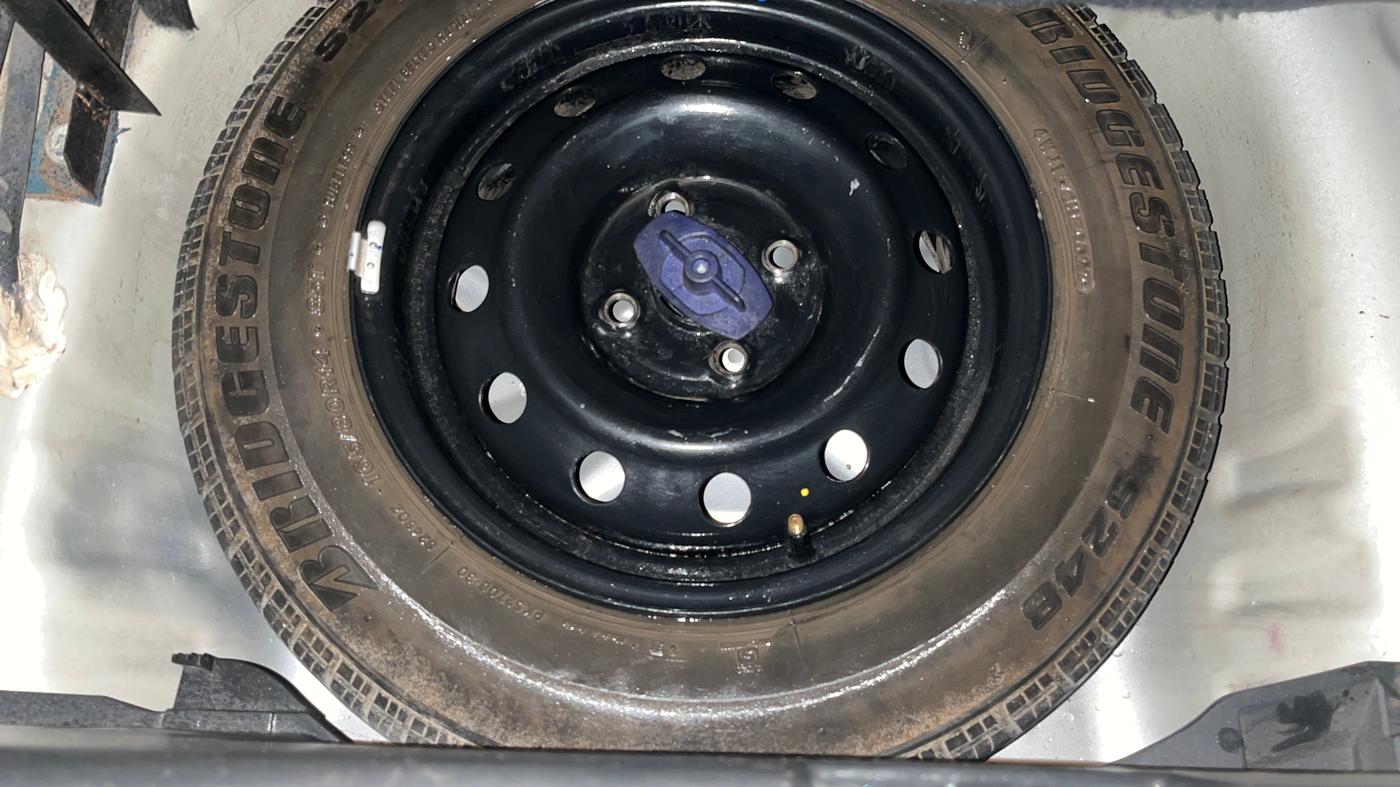 2020 Maruti Swift VXI, CNG, Manual, 96,007 km, Spare Tyre