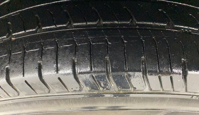 2018 Maruti Dzire VXI AMT, Petrol, Automatic, 89,602 km, Left Front Tyre Tread