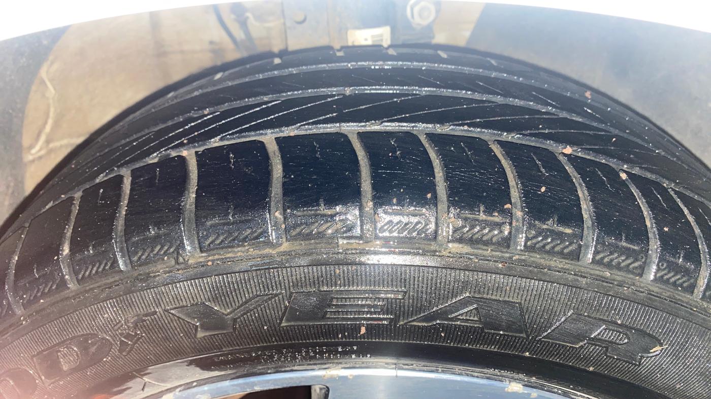 2021 Volkswagen Polo COMFORTLINE 1.0L MPI, Petrol, Manual, 31,683 km, Right Front Tyre Tread