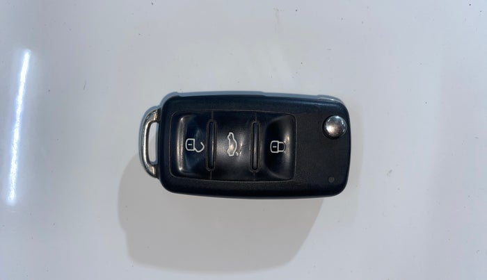 2021 Volkswagen Polo COMFORTLINE 1.0L MPI, Petrol, Manual, 31,674 km, Key Close Up