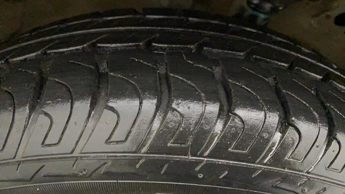 2016 Maruti Wagon R 1.0 VXI, Petrol, Manual, 23,524 km, Right Rear Tyre Tread
