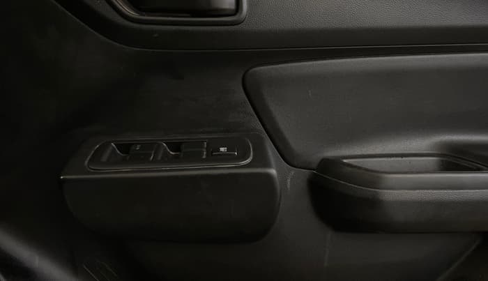 2022 Maruti Swift LXI, Petrol, Manual, 66,173 km, Driver Side Door Panels Control