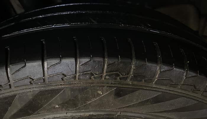 2022 Maruti Swift LXI, Petrol, Manual, 66,173 km, Right Rear Tyre Tread