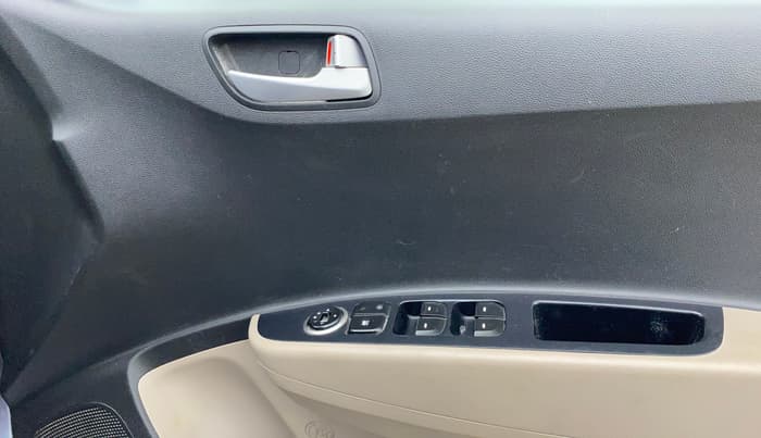 2017 Hyundai Grand i10 SPORTZ 1.2 KAPPA VTVT, Petrol, Manual, 55,414 km, Driver Side Door Panels Control