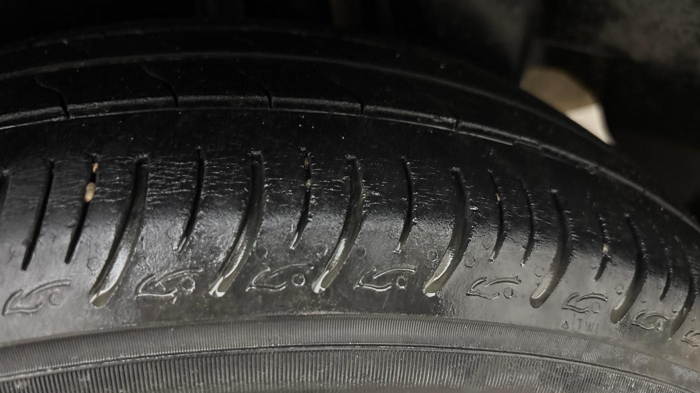 2015 Maruti Ciaz VDI+ SHVS, Diesel, Manual, 1,32,516 km, Left Rear Tyre Tread