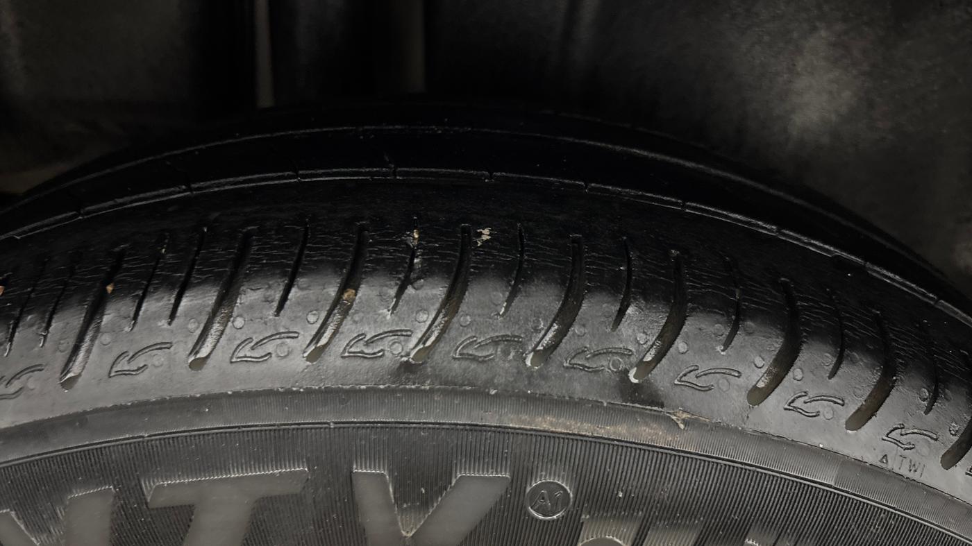 2015 Maruti Ciaz VDI+ SHVS, Diesel, Manual, 1,32,516 km, Right Rear Tyre Tread