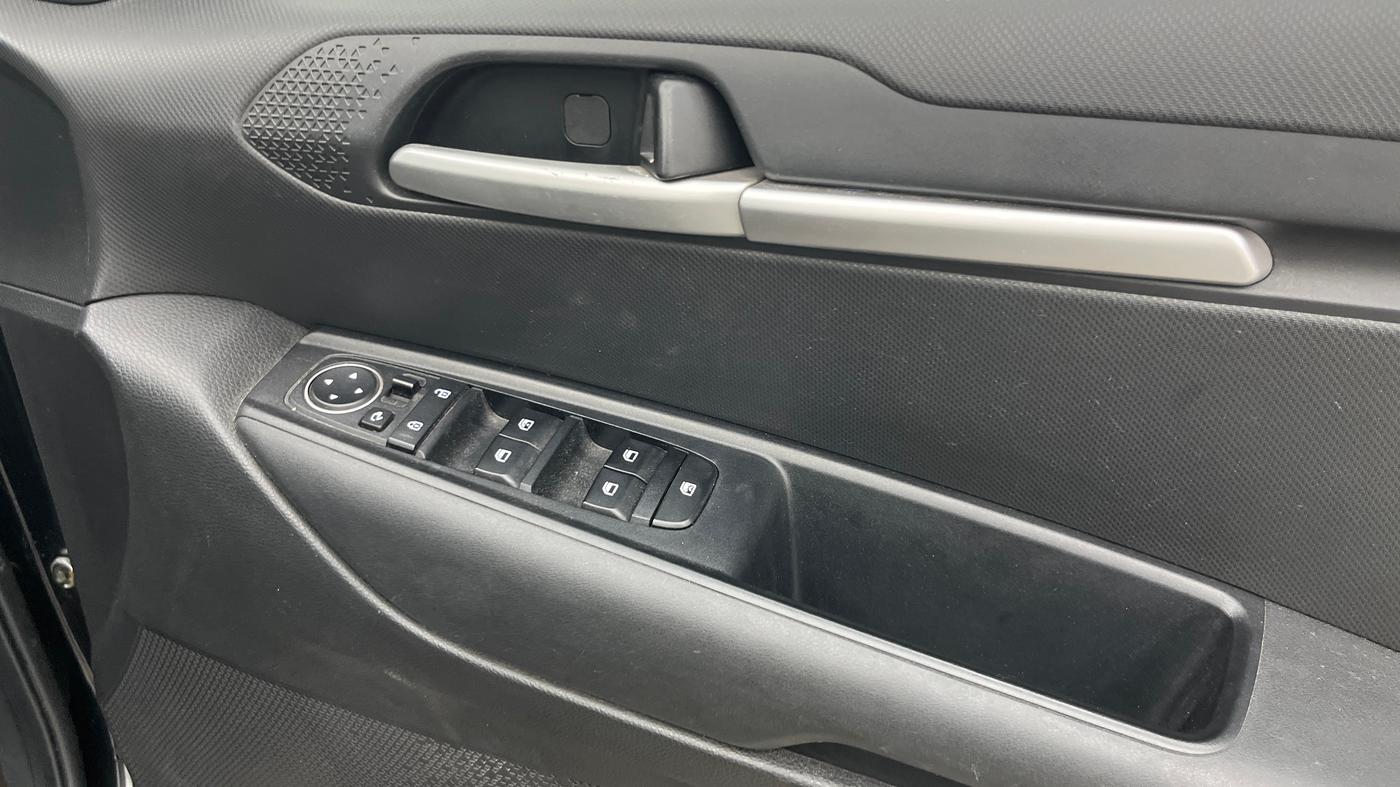 2022 KIA SONET HTK PLUS 1.0 IMT, Petrol, Manual, 45,230 km, Driver Side Door Panels Control