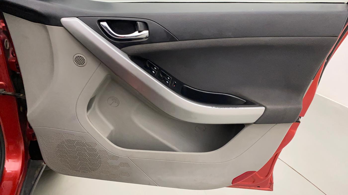 2018 Tata NEXON XZA PLUS DIESEL, Diesel, Automatic, 1,09,563 km, Driver Side Door Panels Control