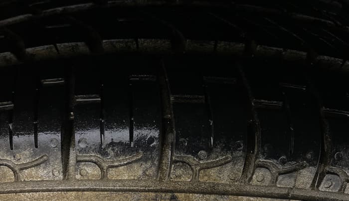 2014 Hyundai Eon SPORTZ, Petrol, Manual, 36,796 km, Left Rear Tyre Tread