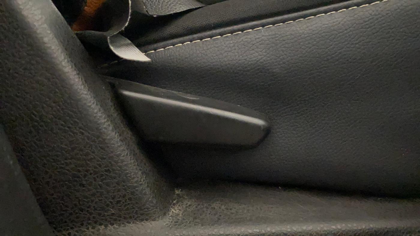 2018 Nissan Terrano  XL D Plus, Diesel, Manual, 1,00,195 km, Driver Side Adjustment Panel