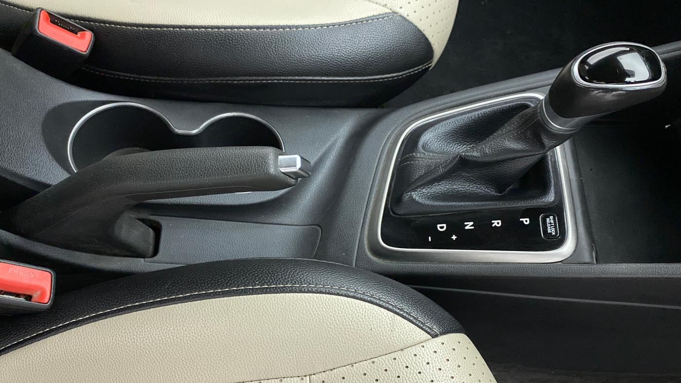 2018 Hyundai Verna 1.6 CRDI SX + AT, Diesel, Automatic, 91,198 km, Gear Lever