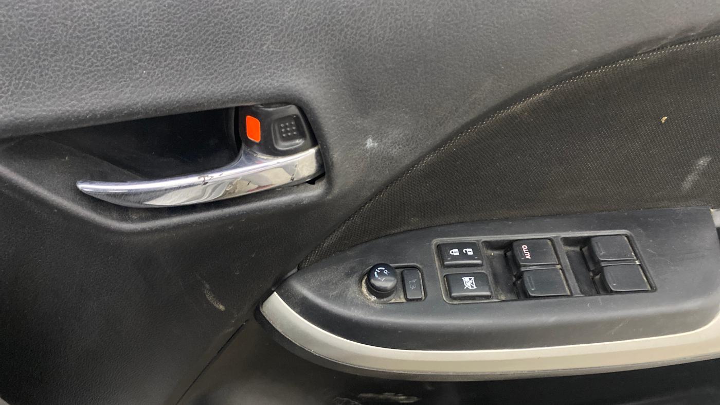 2018 Maruti Baleno DELTA DIESEL 1.3, Diesel, Manual, 94,983 km, Driver Side Door Panels Control