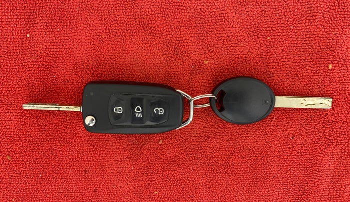 2021 Tata NEXON XM PETROL, Petrol, Manual, 53,746 km, Key Close Up