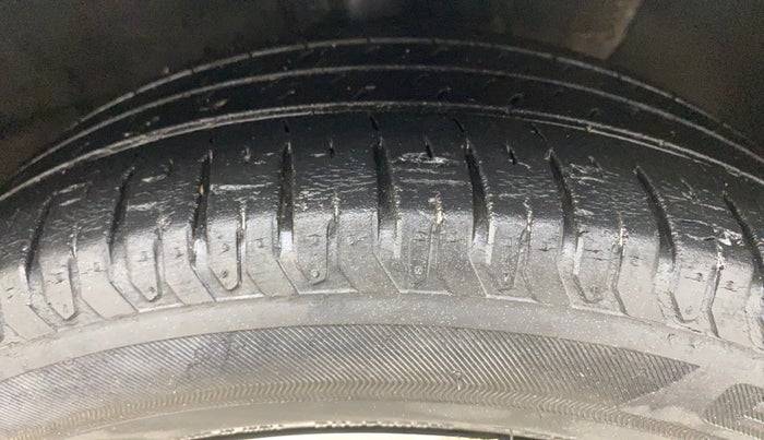 2019 Hyundai Verna 1.6 VTVT SX, Petrol, Manual, 39,066 km, Right Front Tyre Tread