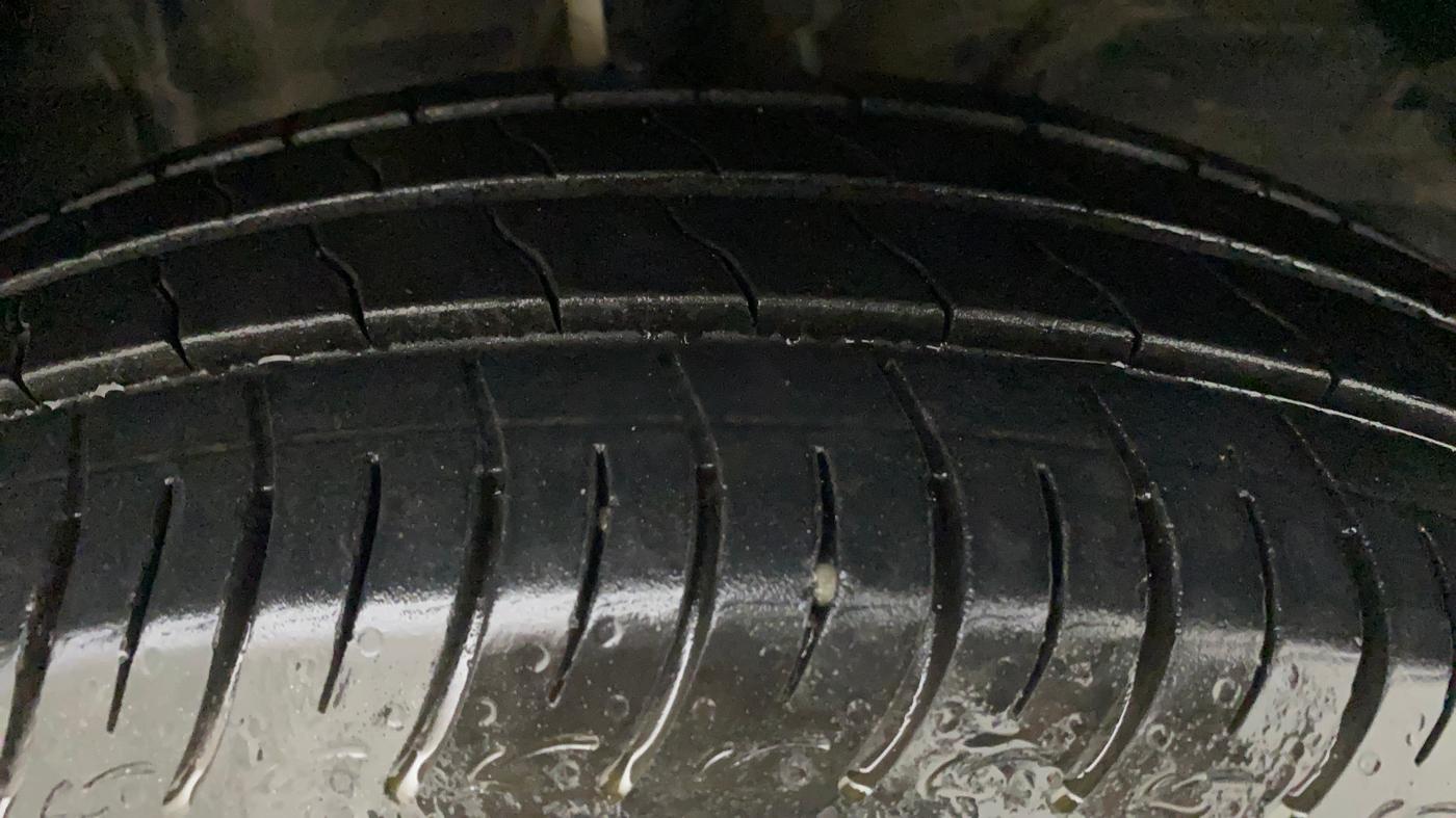 2021 Maruti Baleno DELTA PETROL 1.2, Petrol, Manual, 15,938 km, Right Front Tyre Tread