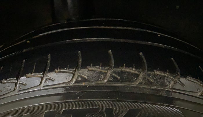 2017 Maruti Baleno DELTA PETROL 1.2, Petrol, Manual, 71,100 km, Right Rear Tyre Tread