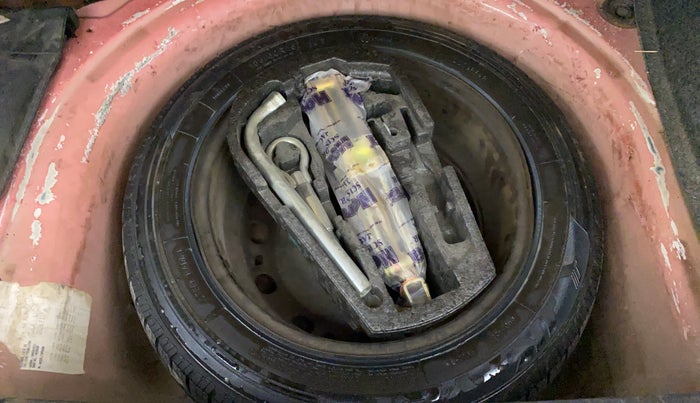 2013 Volkswagen Polo COMFORTLINE 1.2L PETROL, Petrol, Manual, 1,14,886 km, Spare Tyre