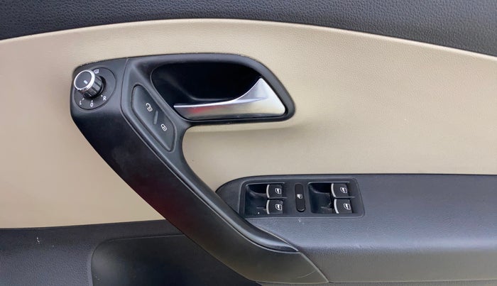 2013 Volkswagen Polo COMFORTLINE 1.2L PETROL, Petrol, Manual, 1,14,886 km, Driver Side Door Panels Control