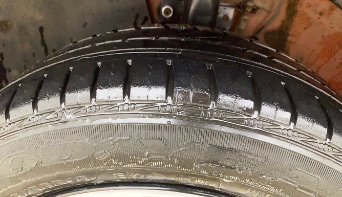 2013 Volkswagen Polo COMFORTLINE 1.2L PETROL, Petrol, Manual, 1,14,886 km, Left Front Tyre Tread