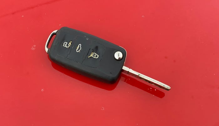 2013 Volkswagen Polo COMFORTLINE 1.2L PETROL, Petrol, Manual, 1,14,886 km, Key Close Up