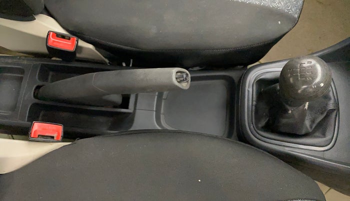 2013 Volkswagen Polo COMFORTLINE 1.2L PETROL, Petrol, Manual, 1,14,886 km, Gear Lever