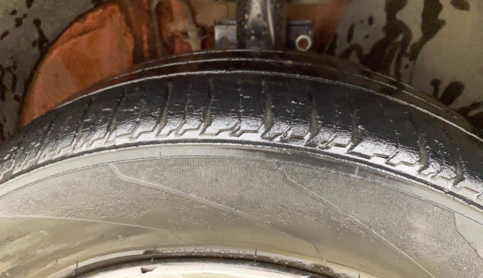 2013 Volkswagen Polo COMFORTLINE 1.2L PETROL, Petrol, Manual, 1,14,886 km, Right Front Tyre Tread