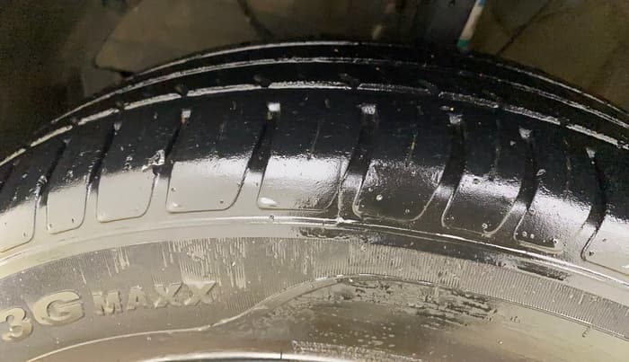 2023 Maruti Swift VXI, Petrol, Manual, 37,258 km, Left Front Tyre Tread