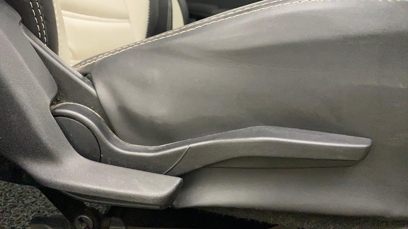 2023 Maruti Swift VXI, Petrol, Manual, 37,258 km, Driver Side Adjustment Panel