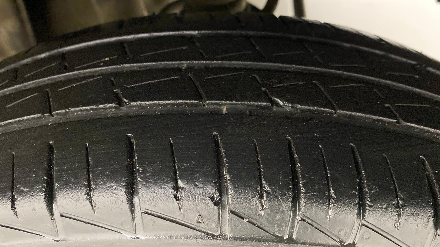 2019 Maruti Alto VXI, Petrol, Manual, 26,916 km, Left Rear Tyre Tread
