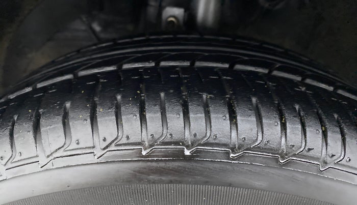 2019 Maruti Baleno ALPHA PETROL 1.2, Petrol, Manual, 38,368 km, Left Front Tyre Tread