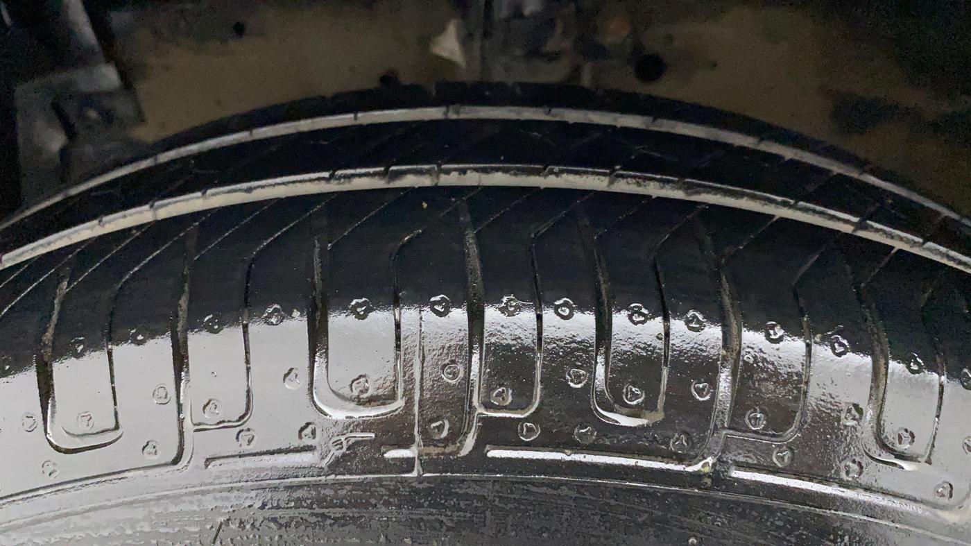2013 Maruti Swift Dzire VXI, Petrol, Manual, 58,187 km, Left Front Tyre Tread
