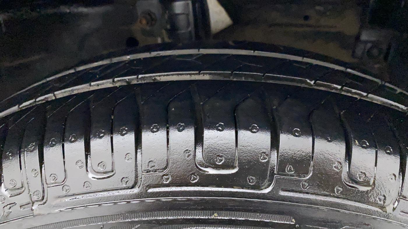 2013 Maruti Swift Dzire VXI, Petrol, Manual, 58,187 km, Right Front Tyre Tread