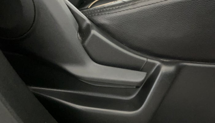 2021 Maruti New Wagon-R LXI CNG 1.0, CNG, Manual, 45,722 km, Driver Side Adjustment Panel
