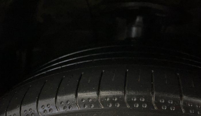 2016 Toyota Corolla Altis VL CVT PETROL, Petrol, Automatic, 90,628 km, Left Front Tyre Tread