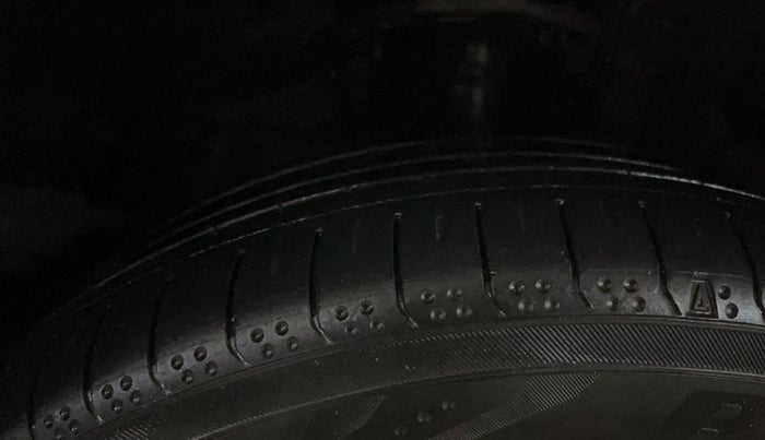 2016 Toyota Corolla Altis VL CVT PETROL, Petrol, Automatic, 90,628 km, Right Front Tyre Tread