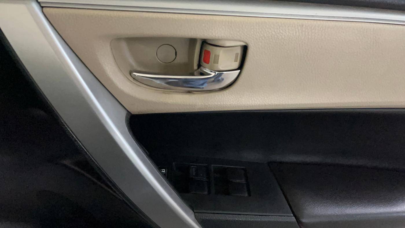 2016 Toyota Corolla Altis VL CVT PETROL, Petrol, Automatic, 90,628 km, Driver Side Door Panels Control