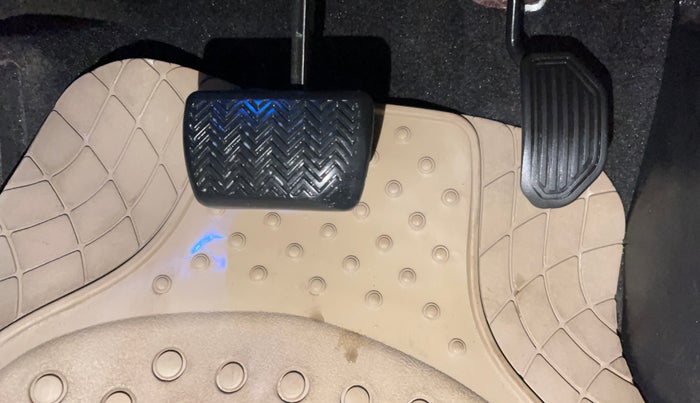 2016 Toyota Corolla Altis VL CVT PETROL, Petrol, Automatic, 90,628 km, Pedals