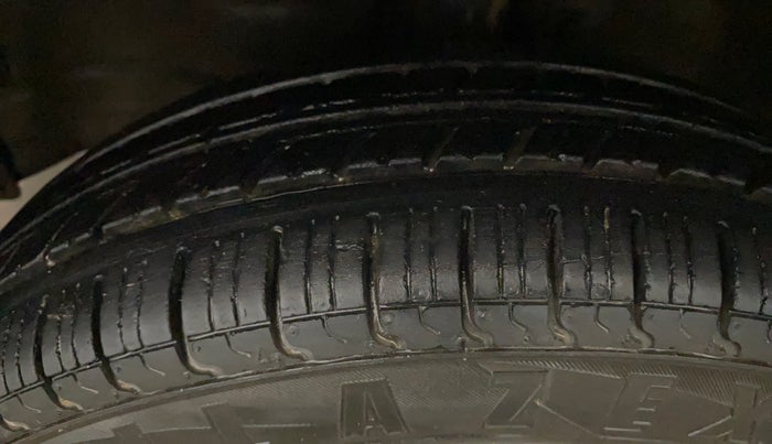 2013 Maruti Wagon R 1.0 LXI, Petrol, Manual, 44,378 km, Left Front Tyre Tread