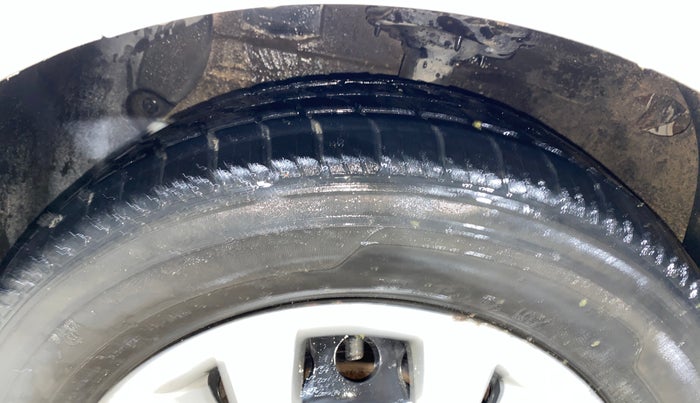 2013 Hyundai Grand i10 MAGNA 1.1 CRDI, Diesel, Manual, 71,276 km, Left Front Tyre Tread