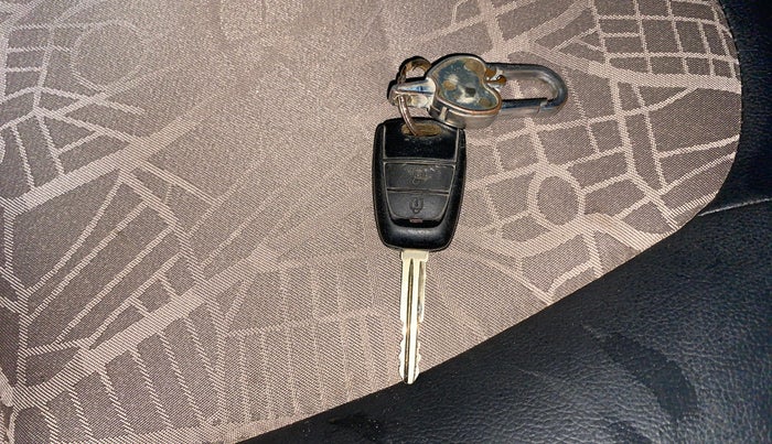 2013 Hyundai Grand i10 MAGNA 1.1 CRDI, Diesel, Manual, 71,276 km, Key Close Up